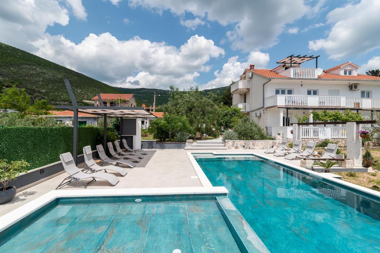 Apartments Dobrila Kaštel Novi Exterior foto